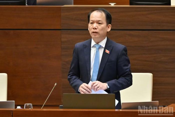 Bộ trưởng Tư pháp Hoàng Thanh Tùng giải trình các ý kiến đại biểu nêu tại phiên thảo luận sáng 10/8.