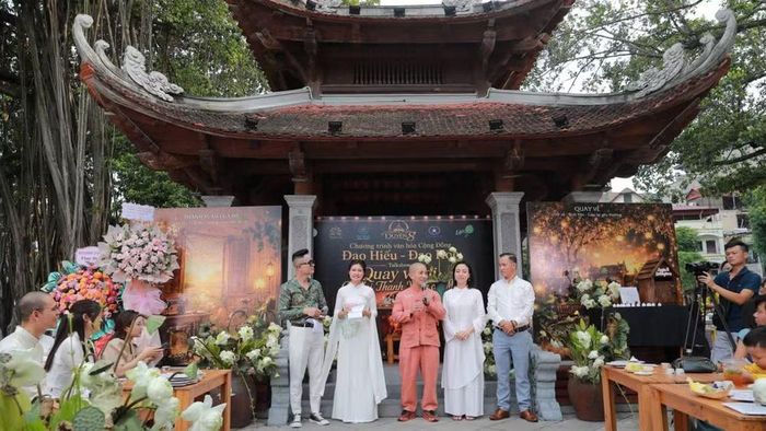 Không gian Hồ Văn thuộc Di tích quốc gia đặc biệt Văn Miếu-Quốc Tử Giám là nơi diễn ra chương trình. (Ảnh: Ban tổ chức)