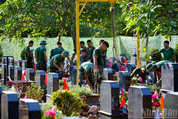 Nhiệm vụ lần này được thực hiện bởi các cán bộ, chiến sĩ đến từ Sư đoàn Bộ binh 301 và Tiểu đoàn Công binh 544 với mục tiêu là khai quật 469 phần mộ liệt sĩ chưa xác định được danh tính.