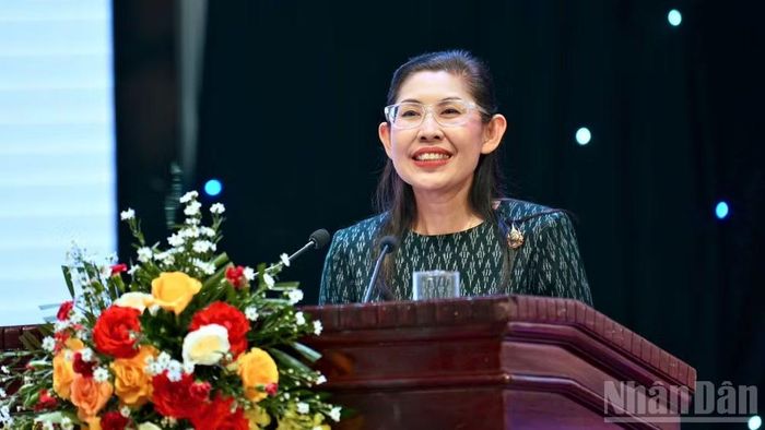 Bà Urawadee Sriphiromaya, Đại sứ đặc mệnh toàn quyền Vương quốc Thái Lan tại Việt Nam phát biểu tại lễ kỷ niệm.
