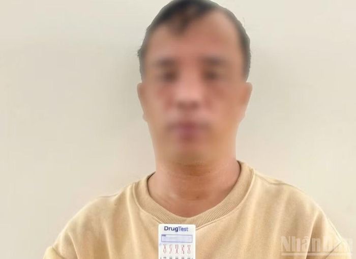 Cơ quan công an đã tống đạt các quyết định khởi tố vụ án, khởi tố bị can và lệnh cấm đi khỏi nơi cư trú đối với T.Q.V để tiếp tục điều tra, xử lý theo quy định.