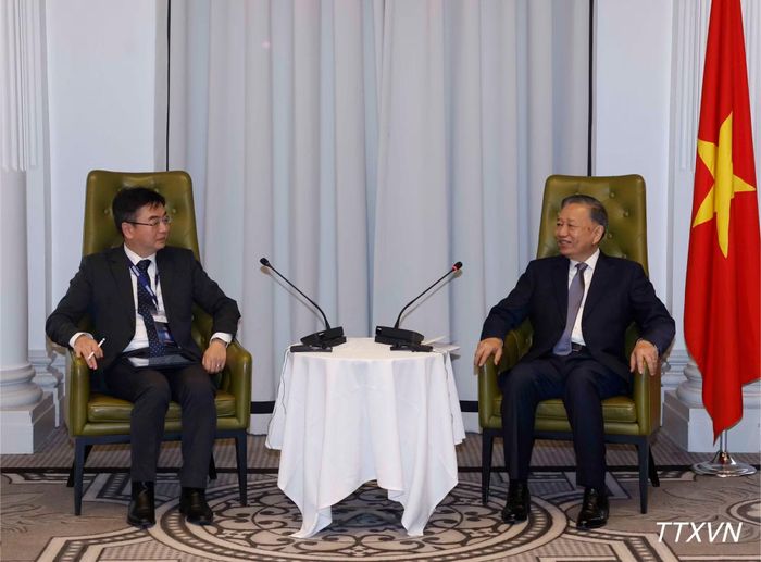 Tổng Bí thư, Chủ tịch nước Tô Lâm tiếp một số trí thức, nhà khoa học tiêu biểu thuộc Hội trí thức, chuyên gia người Việt tại Australia (VASEA). (Ảnh: Thống Nhất/TTXVN)