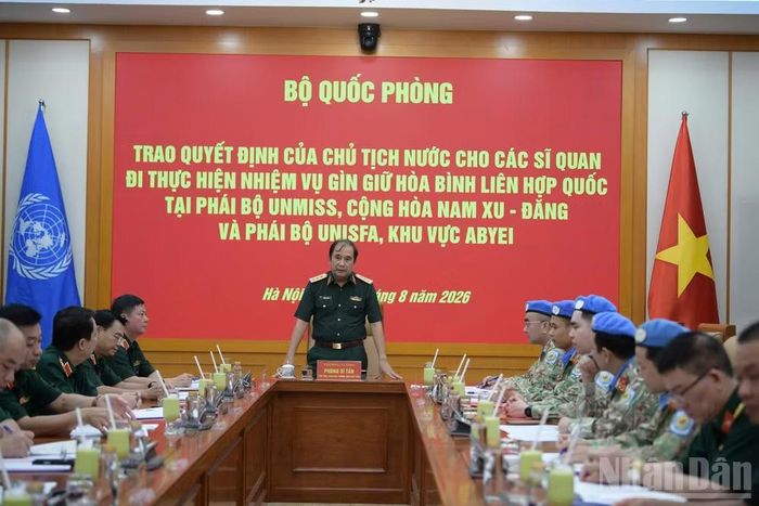 Thượng tướng Phùng Sĩ Tấn chủ trì buổi lễ.