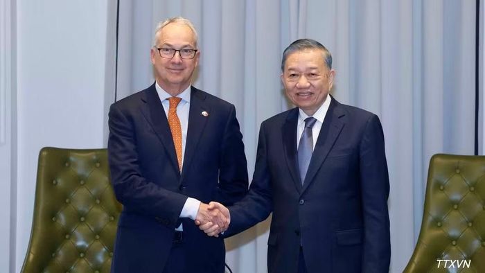Tổng Bí thư, Chủ tịch nước Tô Lâm tiếp ông Nicholas Moore, Đặc phái viên của Chính phủ Australia về Đông Nam Á. (Ảnh: Thống Nhất/TTXVN)