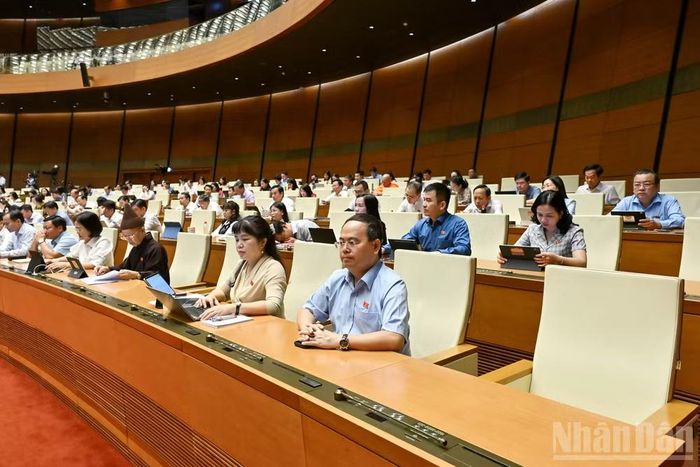 Các đại biểu dự phiên họp sáng 10/8. (Ảnh: THỦY NGUYÊN)