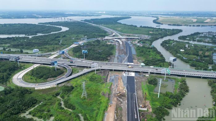 Vành đai 3 có tổng chiều dài hơn 90km, đi qua Thành phố Hồ Chí Minh﻿, tỉnh Đồng Nai và tỉnh Tây Ninh. Khi hoàn thành, tuyến đường sẽ tăng cường kết nối giao thông liên vùng, đồng thời tạo động lực phát triển đô thị, công nghiệp và logistics cho toàn vùng kinh tế trọng điểm phía nam.
