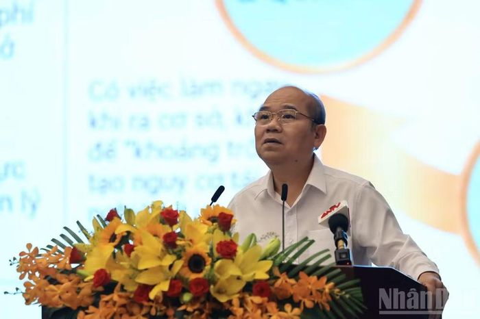 Phó Chủ tịch Ủy ban nhân dân Thành phố Hồ Chí Minh Trần Văn Bảy tham luận tại hội nghị. (Ảnh: TRỌNG ANH)