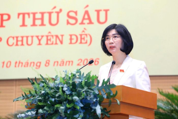 Chủ tịch HĐND TP Hà Nội Phùng Thị Hồng Hà phát biểu khai mạc kỳ họp.