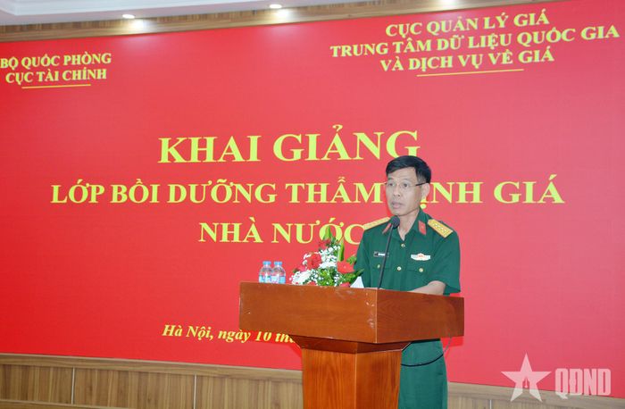 Đại tá Đào Thanh Bình, Trưởng phòng Quản lý giá và dự trữ (Cục Tài chính Bộ Quốc phòng) phát biểu khai mạc lớp bồi dưỡng nghiệp vụ thẩm định giá Nhà nước.