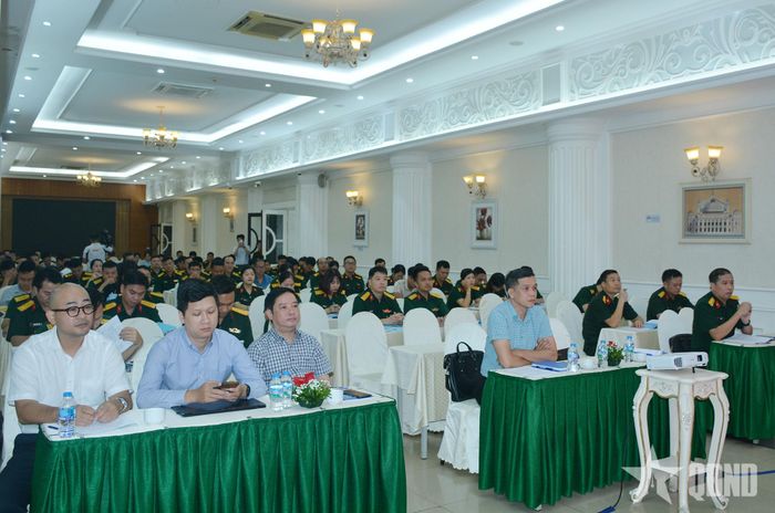 Các đại biểu dự khai giảng lớp bồi dưỡng.