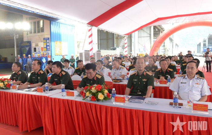  Các đại biểu dự lễ khởi công. 