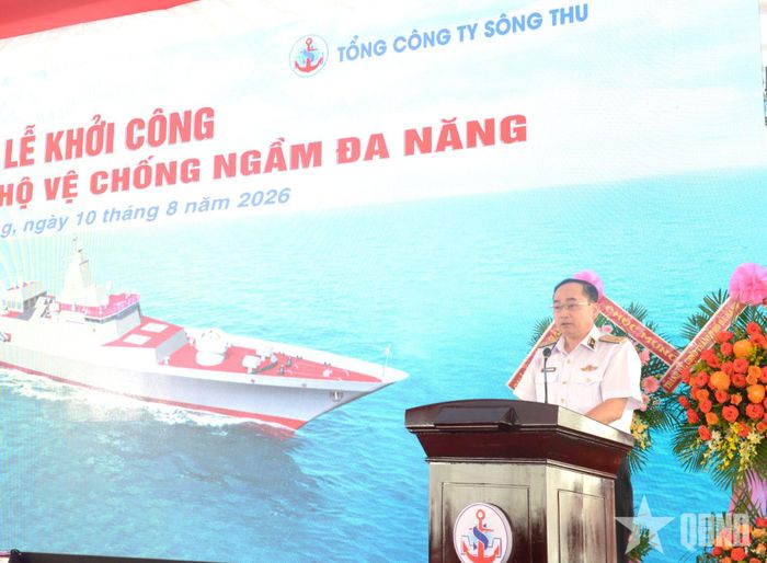  Phó đô đốc Trần Thanh Nghiêm phát biểu tại lễ khởi công. 
