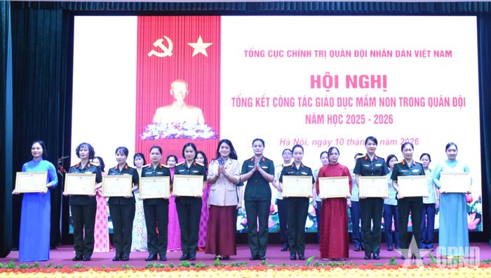 Năm học 2025-2026, có 55 cá nhân làm công tác quản lý, giáo viên mầm non được thủ trưởng Tổng cục Chính trị khen thưởng.
