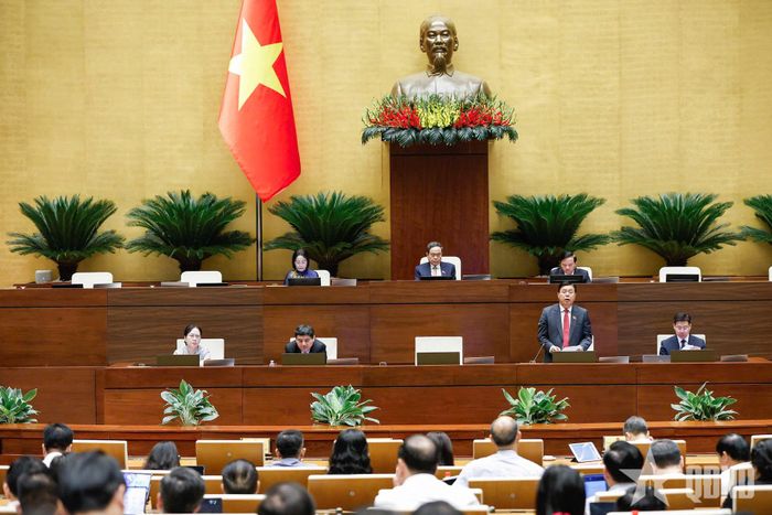 Bộ trưởng Bộ Nội vụ Nguyễn Tiến Hải giải trình ý kiến của đại biểu Quốc hội. Ảnh: TRỌNG HẢI