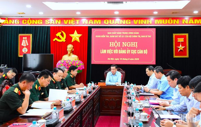 Đồng chí Nguyễn Long Hải chủ trì hội nghị.
