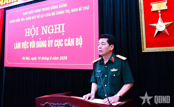 Thiếu tướng Trần Hải Tuấn, Phó cục trưởng Cục Cán bộ (Tổng cục Chính trị) báo cáo kết quả lãnh đạo thực hiện chức năng tham mưu, đề xuất, hướng dẫn về công tác cán bộ.