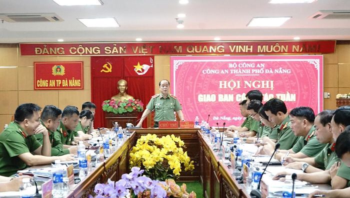 Thiếu tướng Nguyễn Hữu Hợp phát biểu chỉ đạo tại cuộc họp