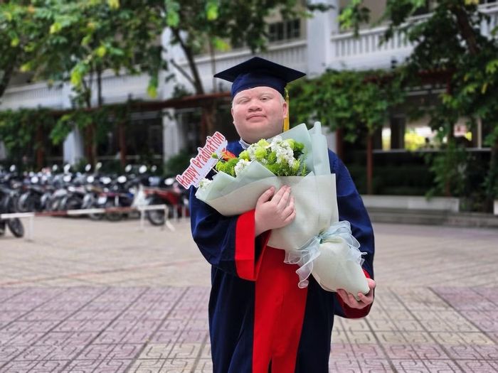 Phạm Minh Trí trong buổi tốt nghiệp trường ĐH Sư phạm TP. HCM.