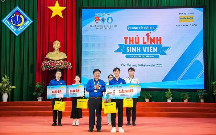 Sáng đoạt giải Nhất chung cuộc và giải phụ "Thí sinh được yêu thích nhất" tại Hội thi Thủ lĩnh sinh viên ĐH Cần Thơ 2026.