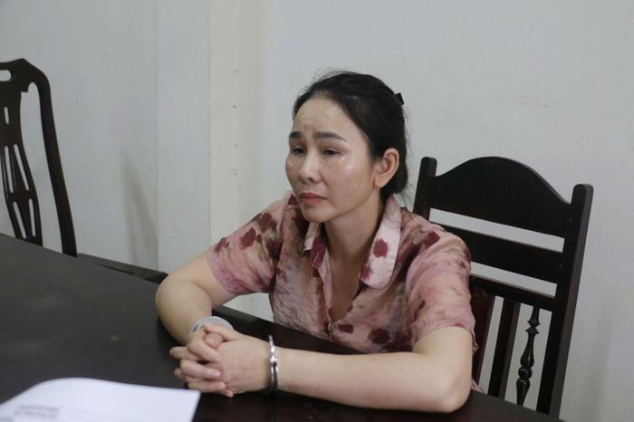 Đối tượng Phạm Thị Hương tại cơ quan công an