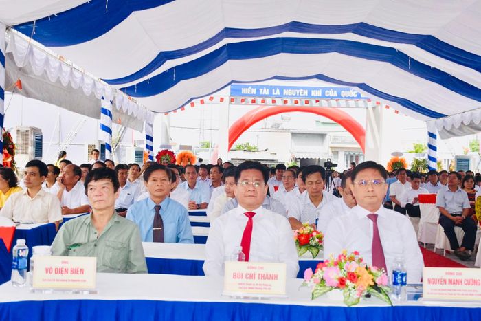  Các đại biểu dự lễ khánh thành. 