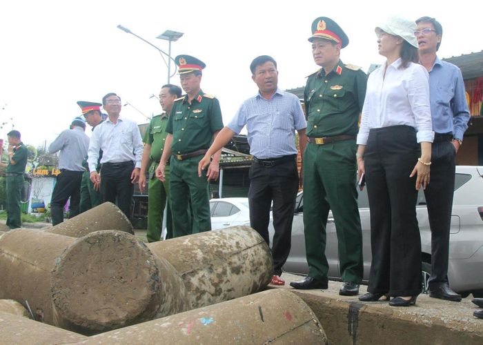  Đoàn công tác Ban Chỉ đạo Phòng thủ dân sự quốc gia kiểm tra thực tế tuyến đê kè chắn sóng trên địa bàn xã Gành Hào 