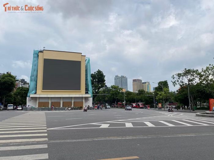 Nhờ việc phân luồng từ xa và bố trí 220 bãi đỗ xe quanh Vành đai 1, không gian giao thông khu vực trung tâm Bờ Hồ và Phố Cổ trở nên thông thoáng hơn, tạo tiền đề xây dựng Thủ đô xanh, sạch, hiện đại.