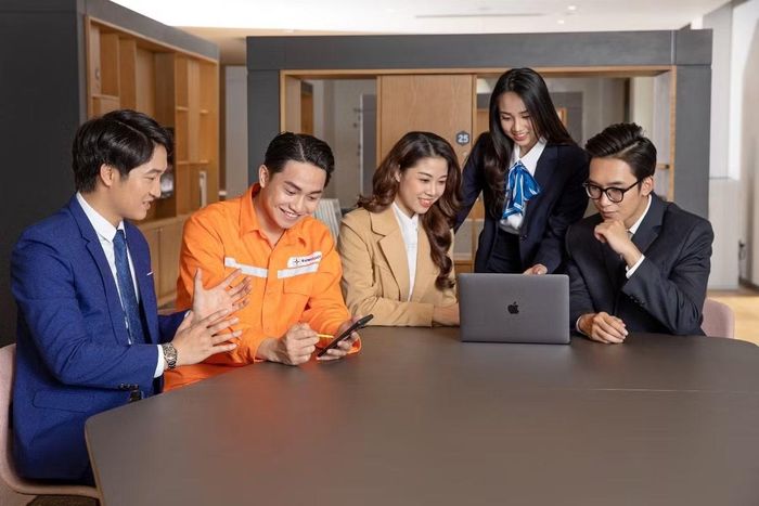 Từ hiện trường đến văn phòng, mỗi vị trí đều góp phần hiện thực hóa chiến lược xanh.