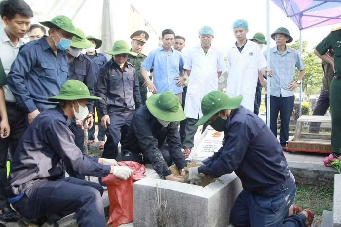 Sau khi hoàn thành công tác lấy mẫu tại Nghĩa trang liệt sĩ xã Can Lộc, Ban Chỉ đạo 515 tỉnh Hà Tĩnh đã tổ chức hội nghị rút kinh nghiệm để triển khai ở các nghĩa trang liệt sĩ khác trên toàn tỉnh.