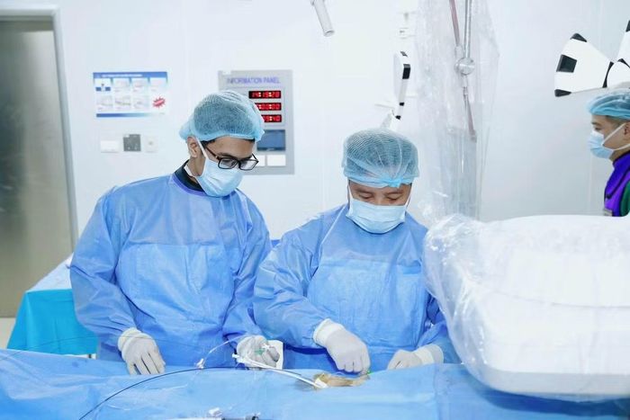 Can thiệp mạch cho bệnh nhân - Ảnh BVCC
