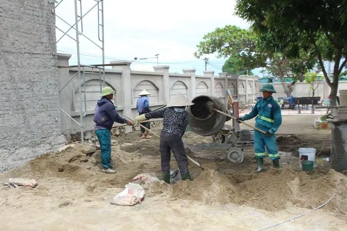 Thời điểm này, đơn vị thi công tại các trường học đang gấp rút hoàn thành các hạng mục để đưa vào sử dụng đầu năm học mới.