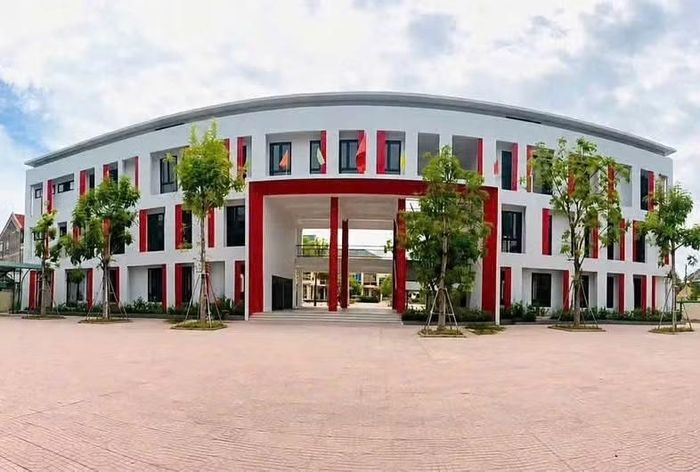 Diện mạo khang trang tại Trường THCS Lê Bình (phường Thành Sen, Hà Tĩnh).