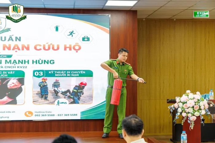 Kỹ năng sử dụng bình chữa cháy là một trong những nội dung cần thiết, cơ bản với mỗi cán bộ, giáo viên, nhân viên.