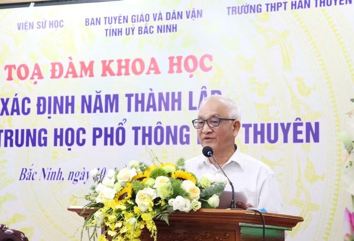 PGS.TS Trần Đức Cường, Chủ tịch Hội Khoa học Lịch sử Việt Nam tham luận tại tọa đàm.