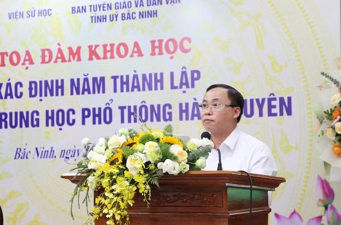 Phó Giám đốc Sở GD&ĐT Nguyễn Hữu Bình phát biểu khai mạc Tọa đàm.