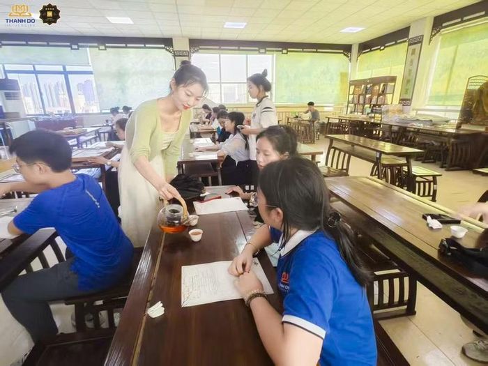 Trải nghiệm giúp sinh viên tiếp cận văn hóa Trung Hoa không chỉ qua kiến thức mà bằng chính quá trình thực hành và cảm nhận.