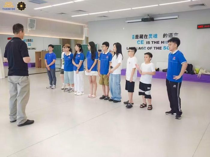 Giao tiếp trực tiếp cùng sinh viên Trung Quốc giúp người học thực hành tiếng Trung trong môi trường tự nhiên và tăng khả năng phản xạ ngôn ngữ.