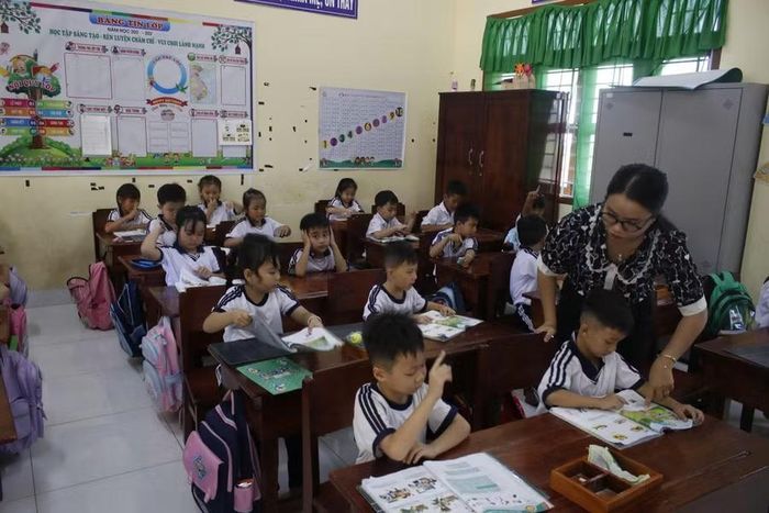 UBND tỉnh Đồng Tháp yêu cầu triển khai ngay từ đầu năm học mới chính sách hỗ trợ bữa ăn trưa cho học sinh TH và THCS tại 4 xã biên giới.