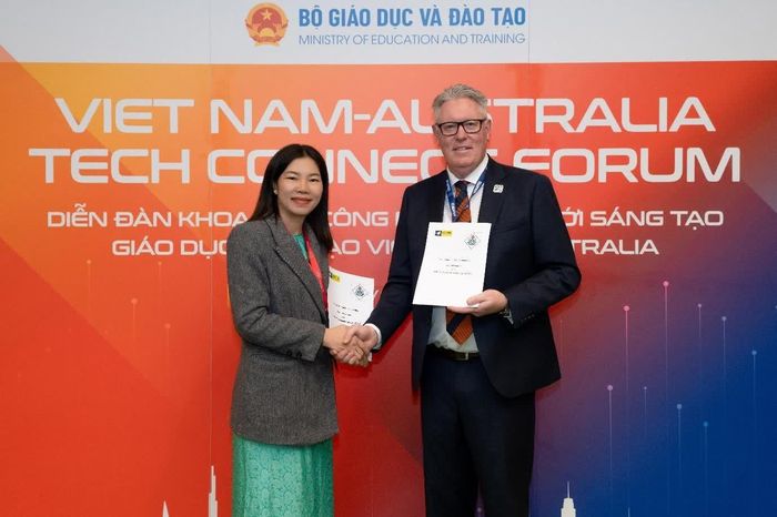 Các cơ sở giáo dục của Việt Nam và Australia trao thỏa thuận hợp tác trong khuôn khổ Diễn đàn.