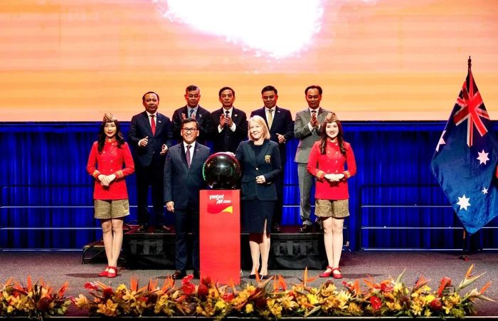 Phó Thủ tướng, Bộ trưởng Bộ Quốc phòng Phan Văn Giang và các Bộ trưởng chứng kiến công bố hợp tác tại Diễn đàn.