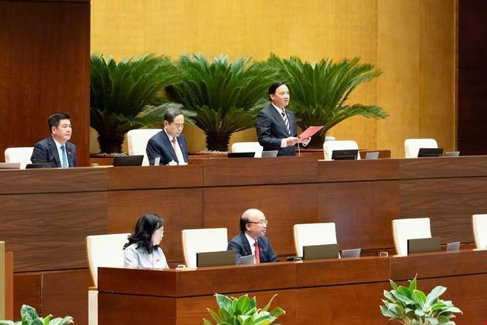 Phó Chủ tịch Quốc hội Nguyễn Khắc Định điều hành phiên thảo luận. Ảnh: quochoi.vn