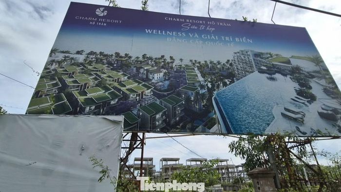Một trong những dự án đáng chú ý tại Hồ Tràm là Charm Resort Hồ Tràm. Dự án được công bố có quy mô khoảng 40ha, gồm 3 phân khu