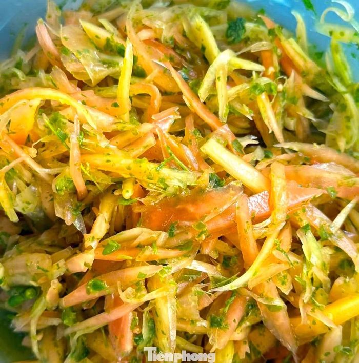 Đu đủ giã chua ngọt được nhiều thực khách yêu thích.