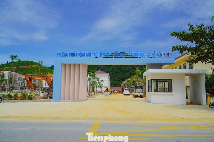 Theo chủ đầu tư, việc đẩy nhanh tiến độ nhằm bảo đảm công trình hoàn thành đúng kế hoạch, sẵn sàng đưa vào sử dụng trong năm học 2026-2027. Khi hoàn thành, ngôi trường được kỳ vọng tạo môi trường học tập, sinh hoạt khang trang, an toàn cho học sinh khu vực biên giới; đồng thời góp phần nâng cao chất lượng giáo dục, phát triển nguồn nhân lực và thúc đẩy kinh tế - xã hội địa phương.