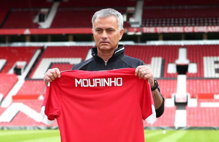 Mourinho gia nhập MU vào hè 2016.