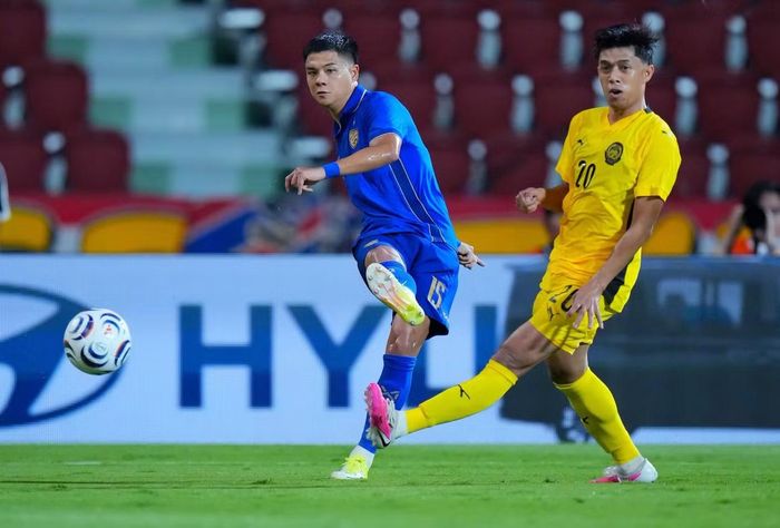 Các góc khán đài không một bóng người thường xuyên xuất hiện tại Rajamangala