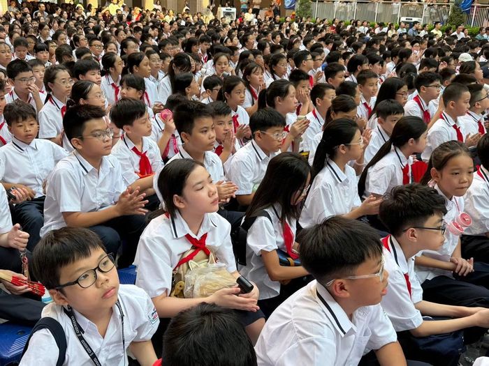 Năm nay, riêng khối 6, trường có hơn 1.300 em.