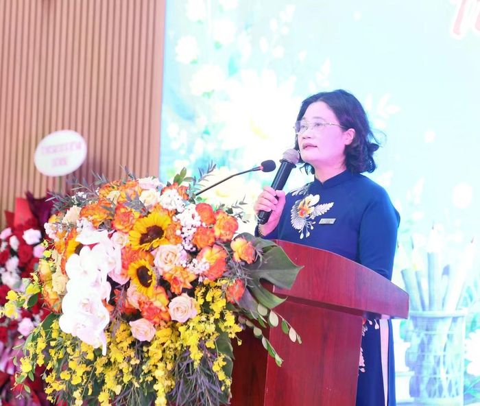 Nhà giáo Tô Thị Hải Yến, Hiệu trưởng Trường THCS Giảng Võ phát biểu.