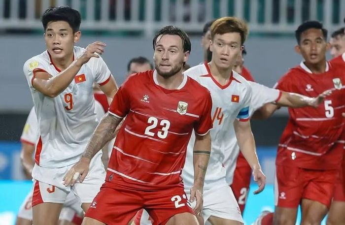 Klok lép vế trước Hoàng Đức ở trận thua Việt Nam 0-3