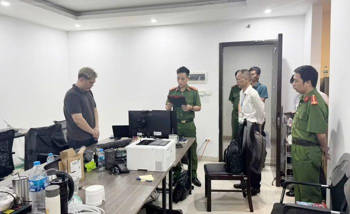 Cơ quan Cảnh sát điều tra khám xét khẩn cấp nơi làm việc của các đối tượng Nguyễn Tiến Đạt.